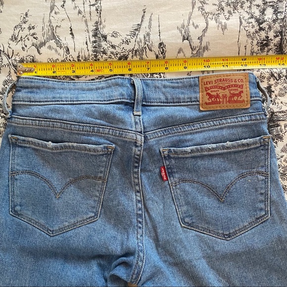 Levi’s Ripped Jeans - Picture 2 of 4